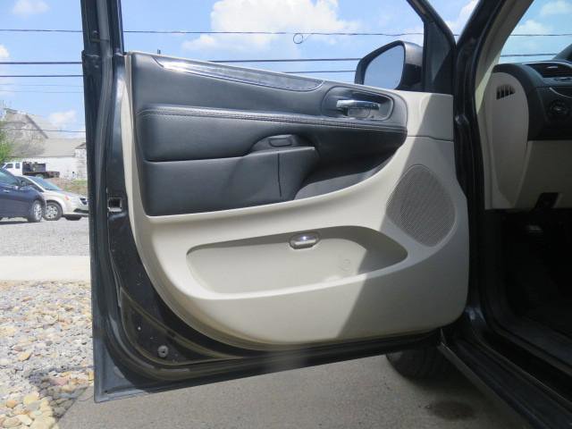 Used 2015 Chrysler Town & Country Touring w/ Driver Convenience Group FWD image 13