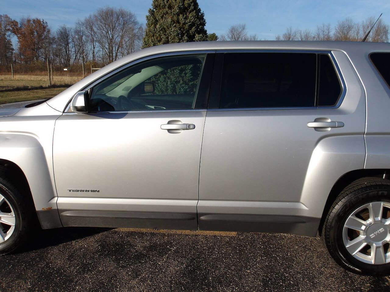 Used 2011 GMC Terrain SLE image 29