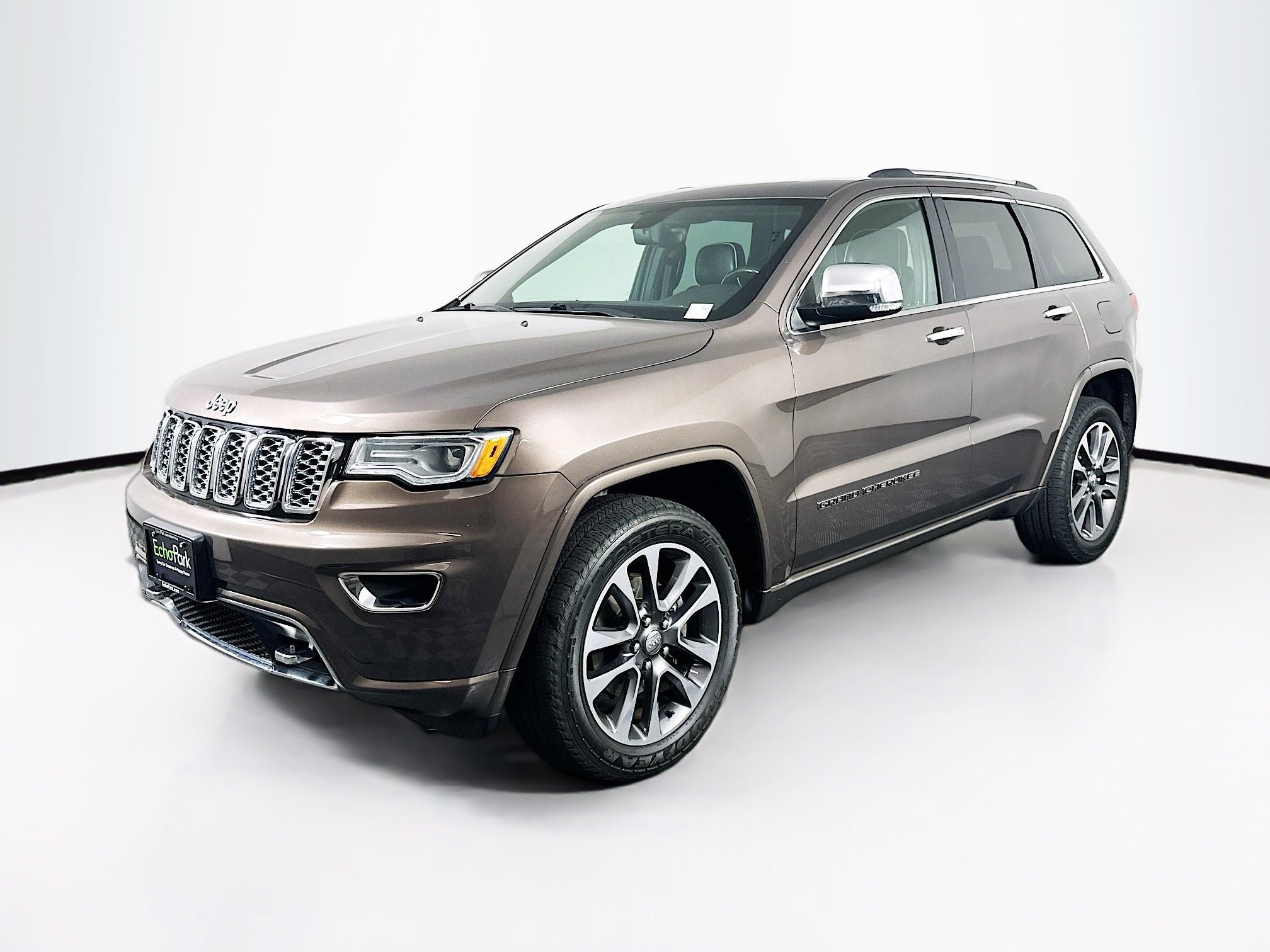 Used 2017 Jeep Grand Cherokee Overland AWD/4WD image 3