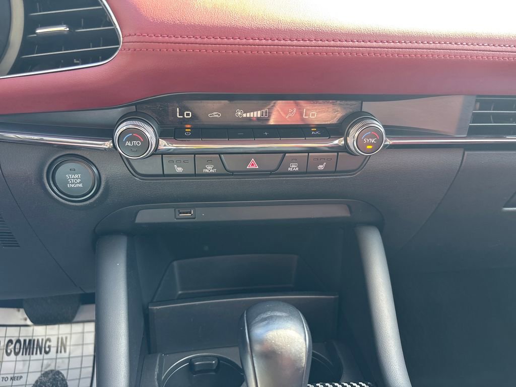 Used 2019 MAZDA MAZDA3 Hatchback w/ Premium Package image 17