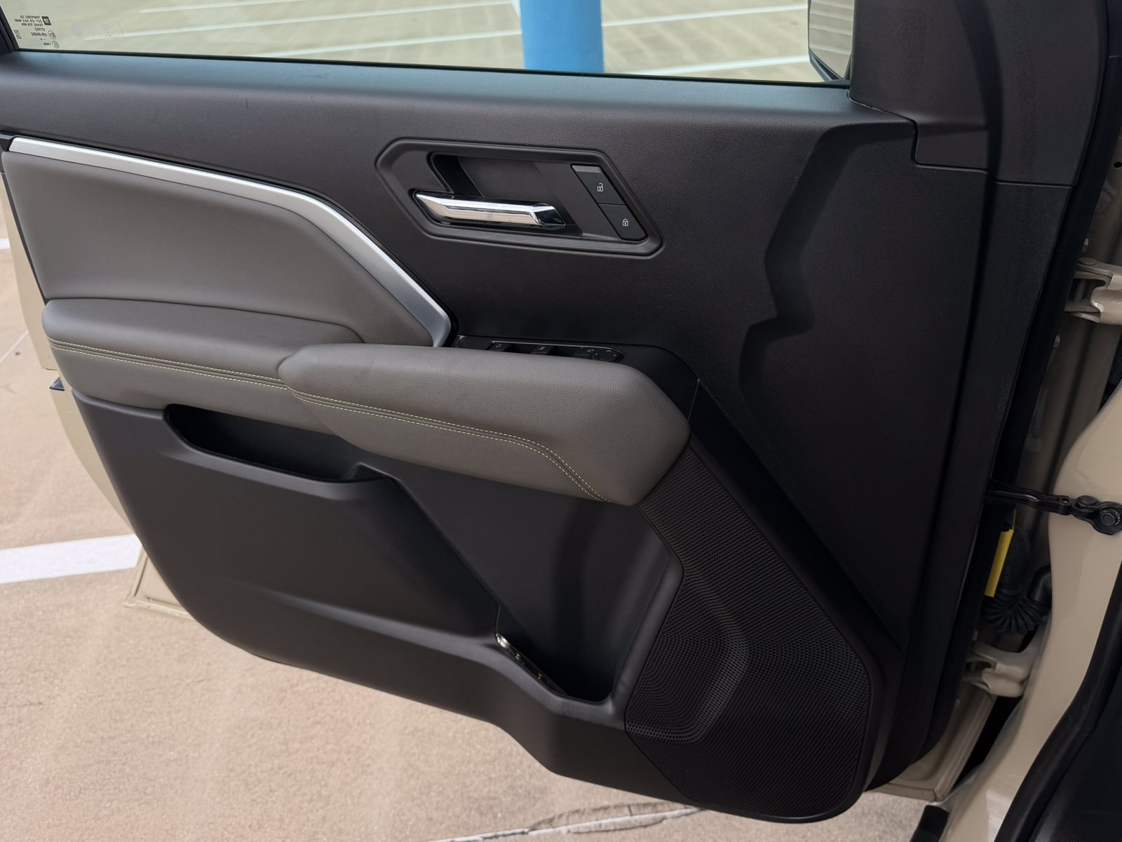 Used 2024 Chevrolet Colorado ZR2 w/ Technology Package AWD/4WD image 26