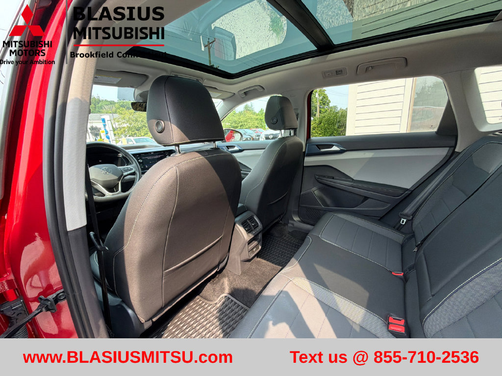 Used 2024 Volkswagen Taos SE w/ Panoramic Sunroof Package AWD/4WD image 39