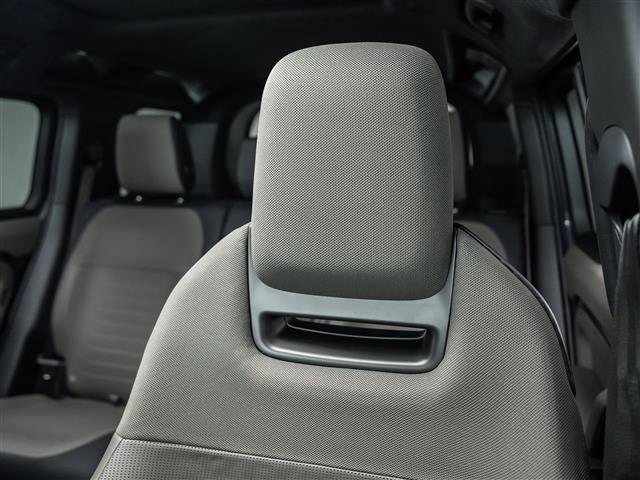 Used 2025 Land Rover Defender 110 AWD/4WD image 18