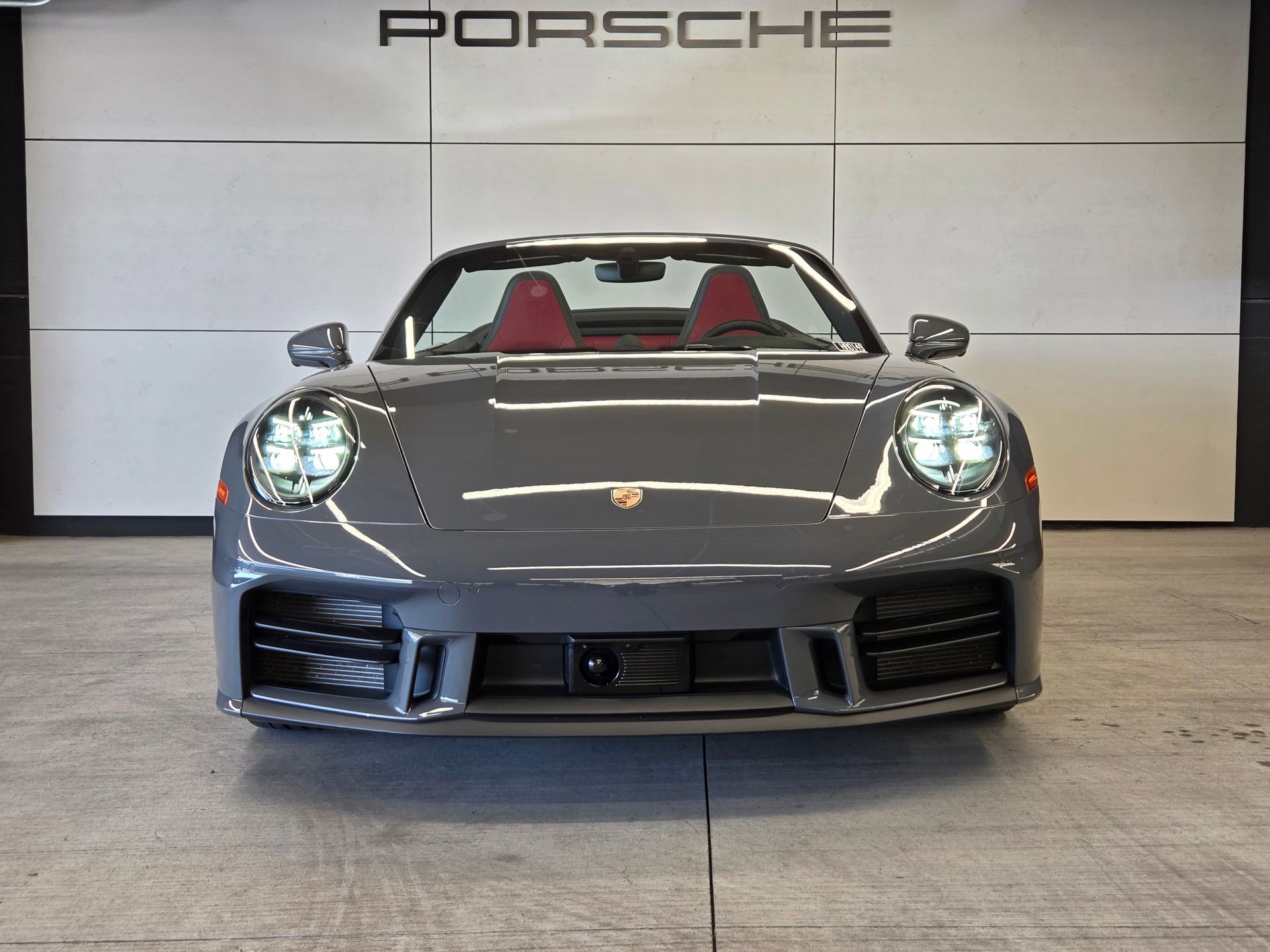 Used 2025 Porsche 911 Carrera RWD image 28