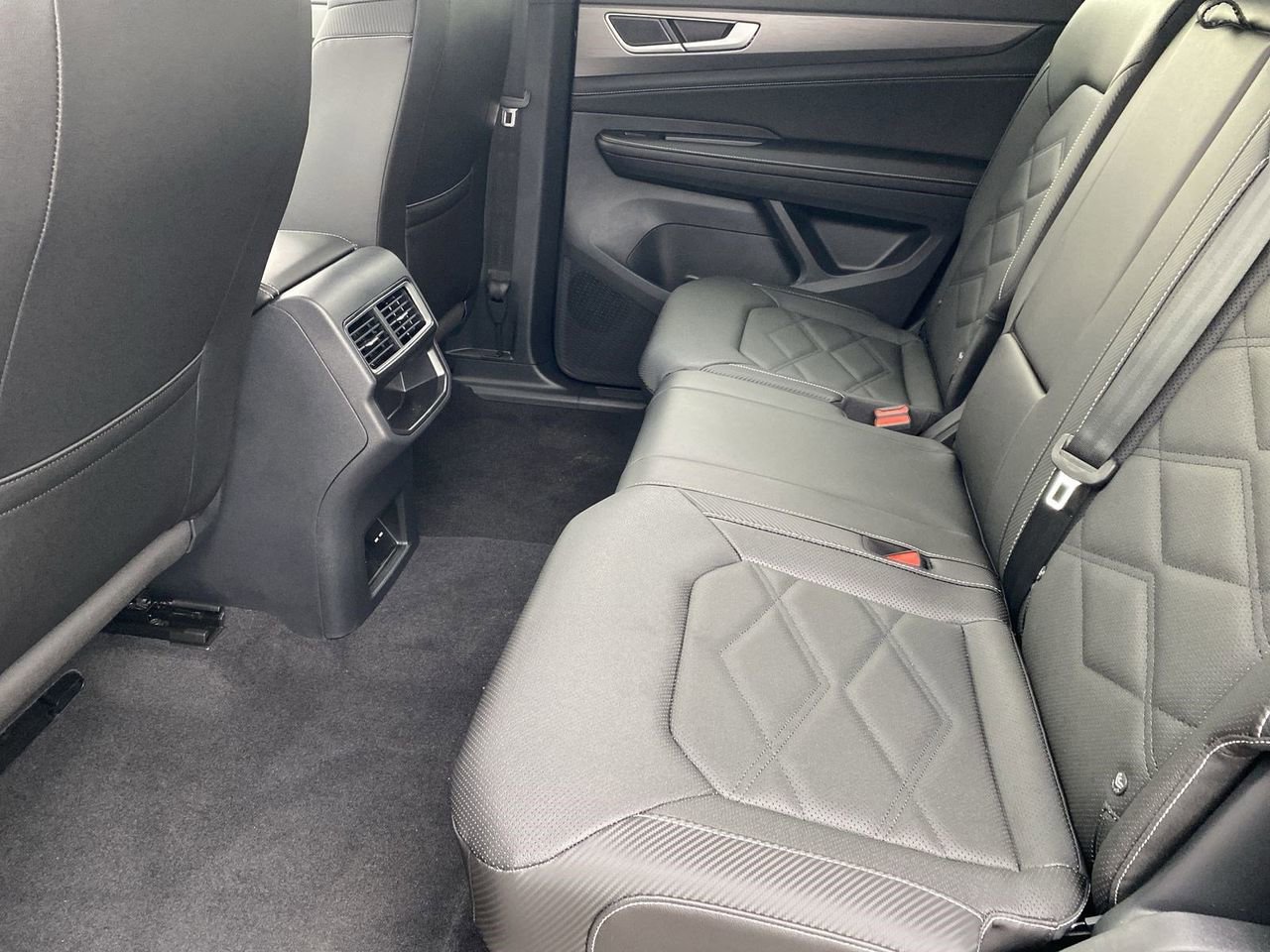 New 2026 Volkswagen Atlas Cross Sport SE image 13