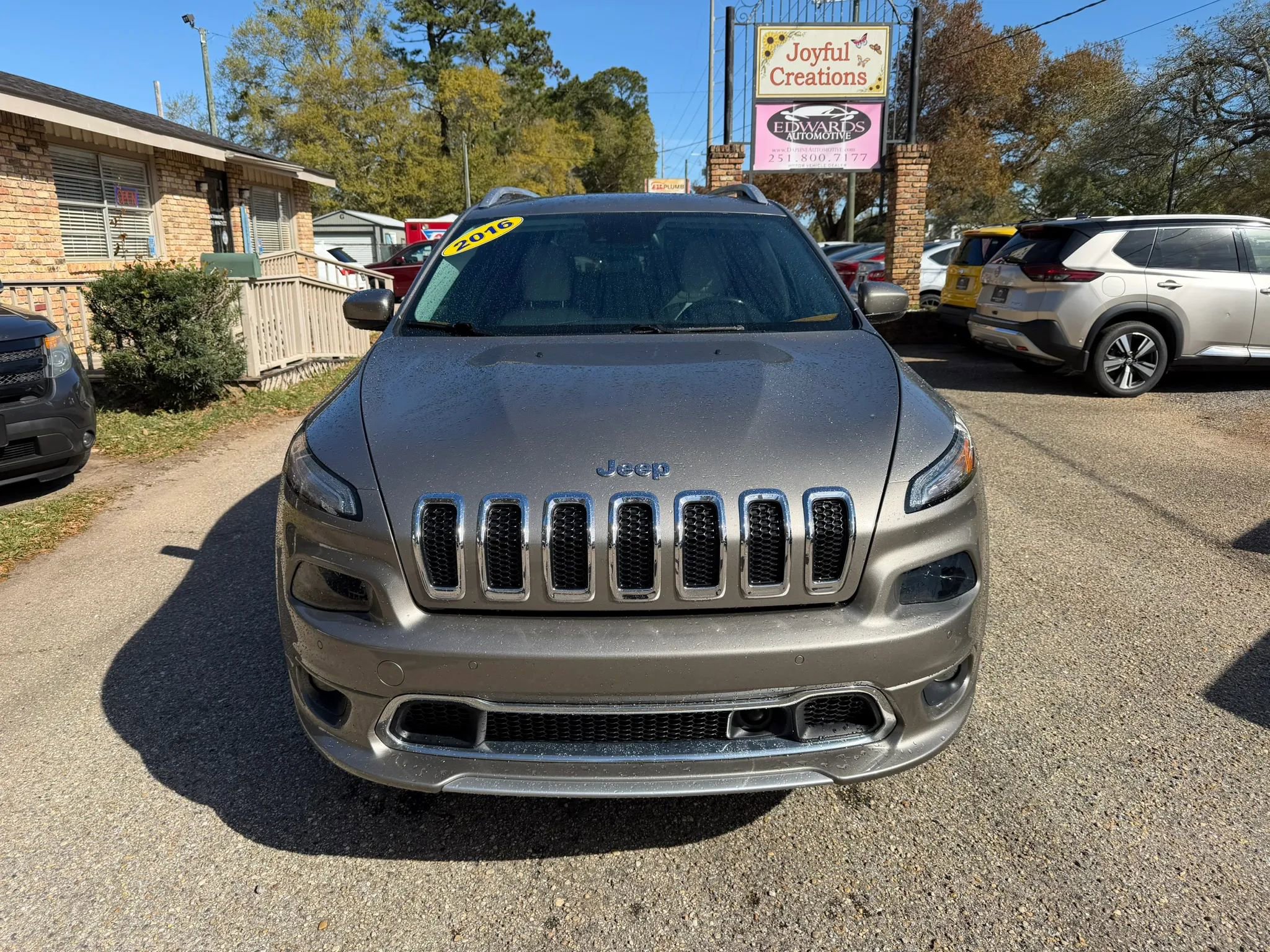Used 2016 Jeep Cherokee Overland w/ Technology Group image 2