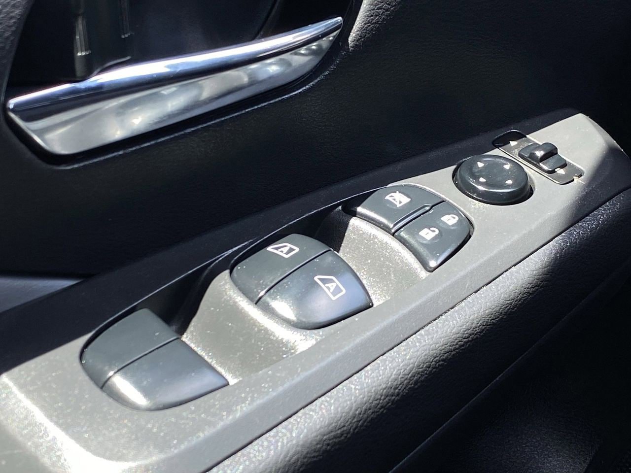 Certified 2023 Nissan Kicks SR w/ SR Premium Package FWD image 29