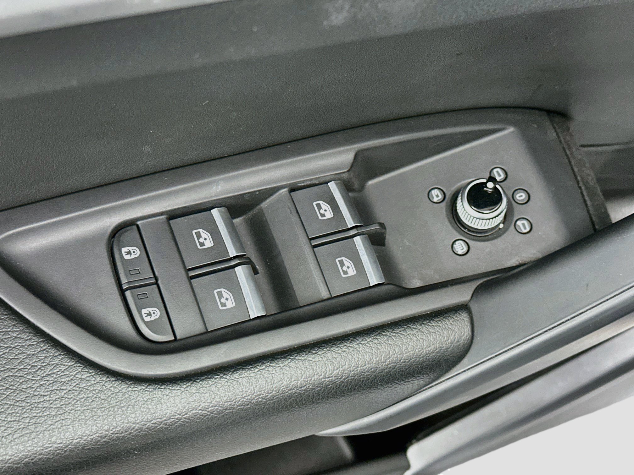 Used 2025 Audi Q5 2.0T Premium AWD/4WD image 15