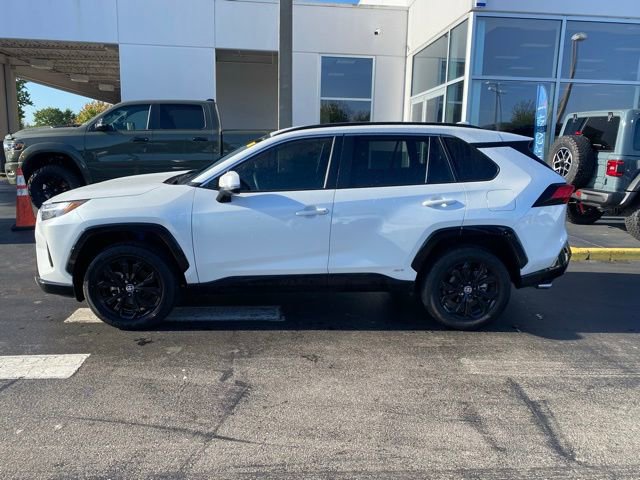 Used 2024 Toyota RAV4 SE image 6