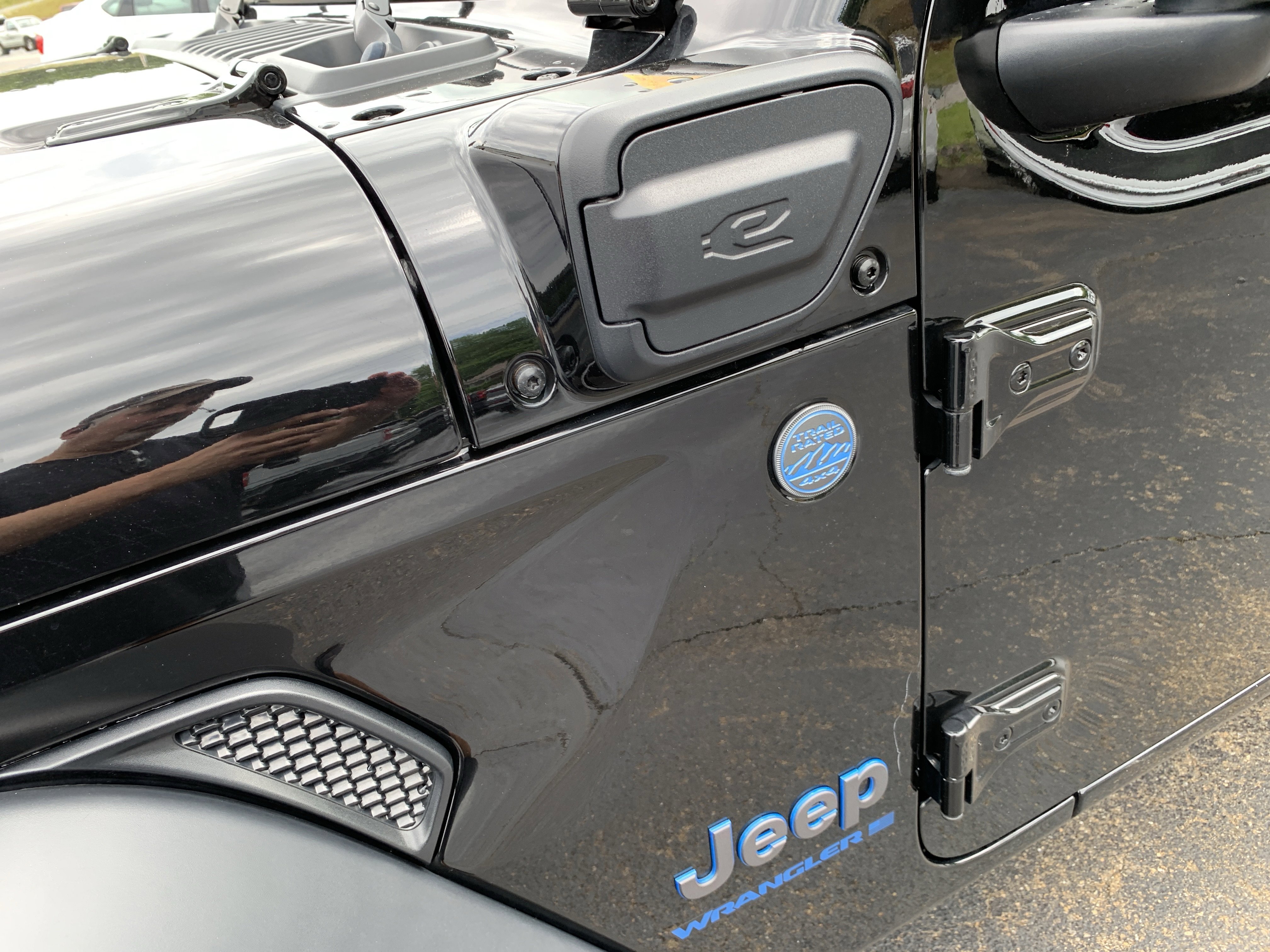 Used 2024 Jeep Wrangler Unlimited w/ Convenience Group AWD/4WD image 14