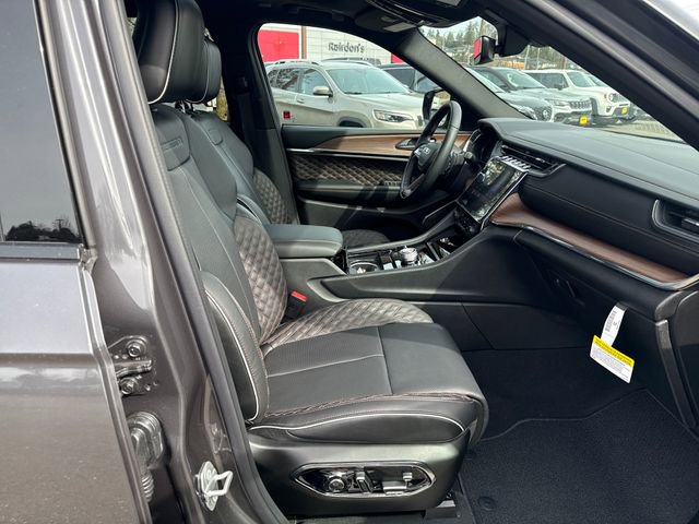 New 2025 Jeep Grand Cherokee Summit w/ Obsidian Package AWD/4WD image 9