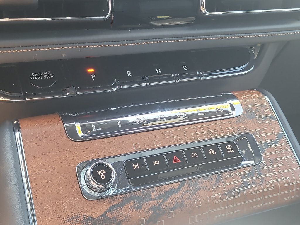 Certified 2025 Lincoln Aviator Black Label AWD/4WD image 26