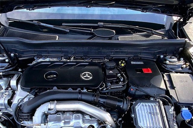 Used 2025 Mercedes-Benz GLB 250 4MATIC image 26