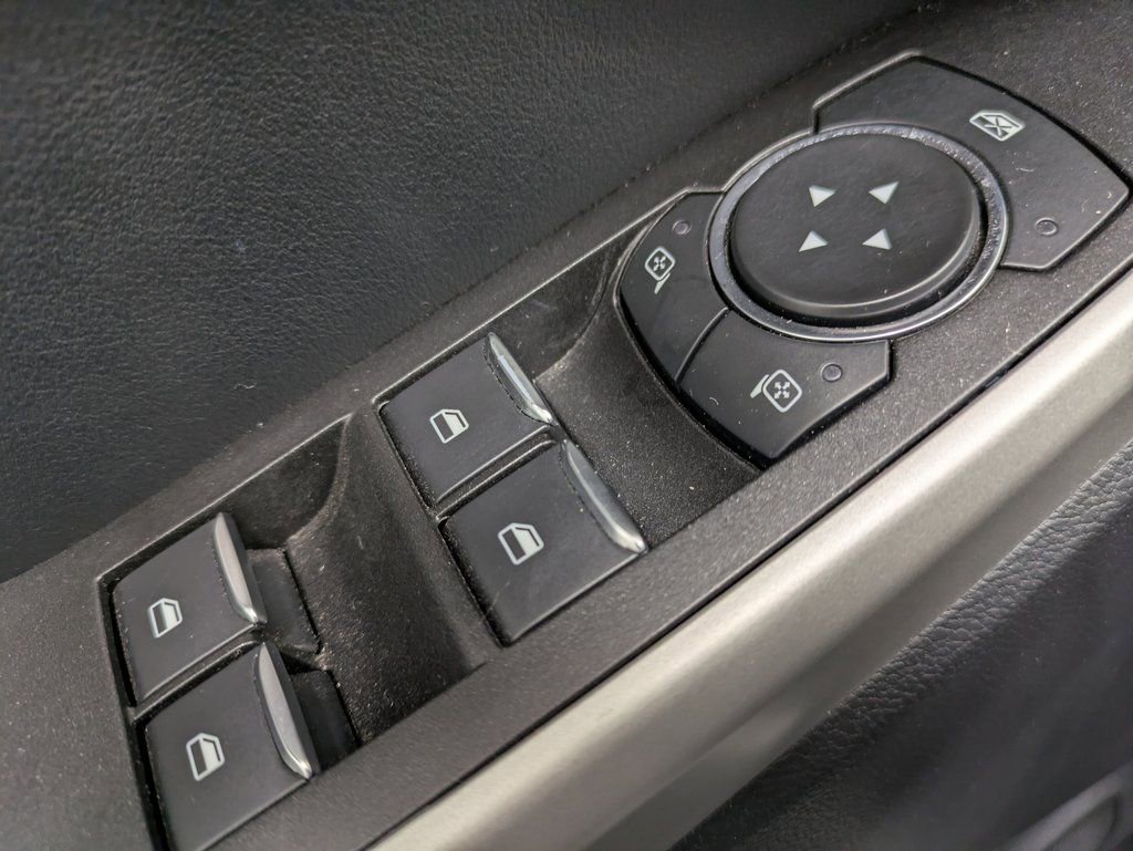 Used 2022 Ford Explorer XLT w/ Equipment Group 202A image 9