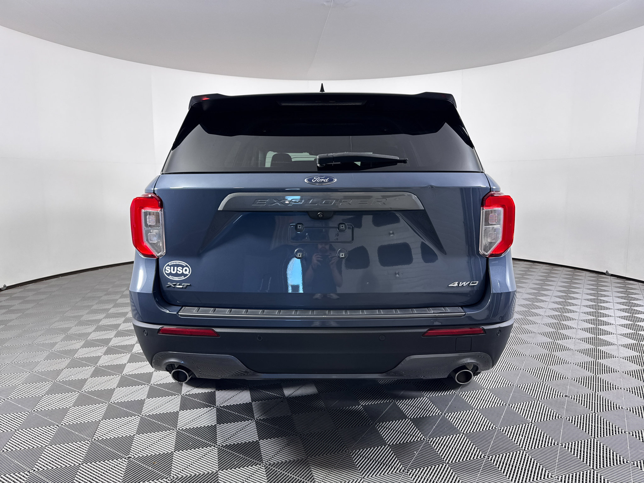 Used 2021 Ford Explorer XLT w/ Equipment Group 202A AWD/4WD image 9
