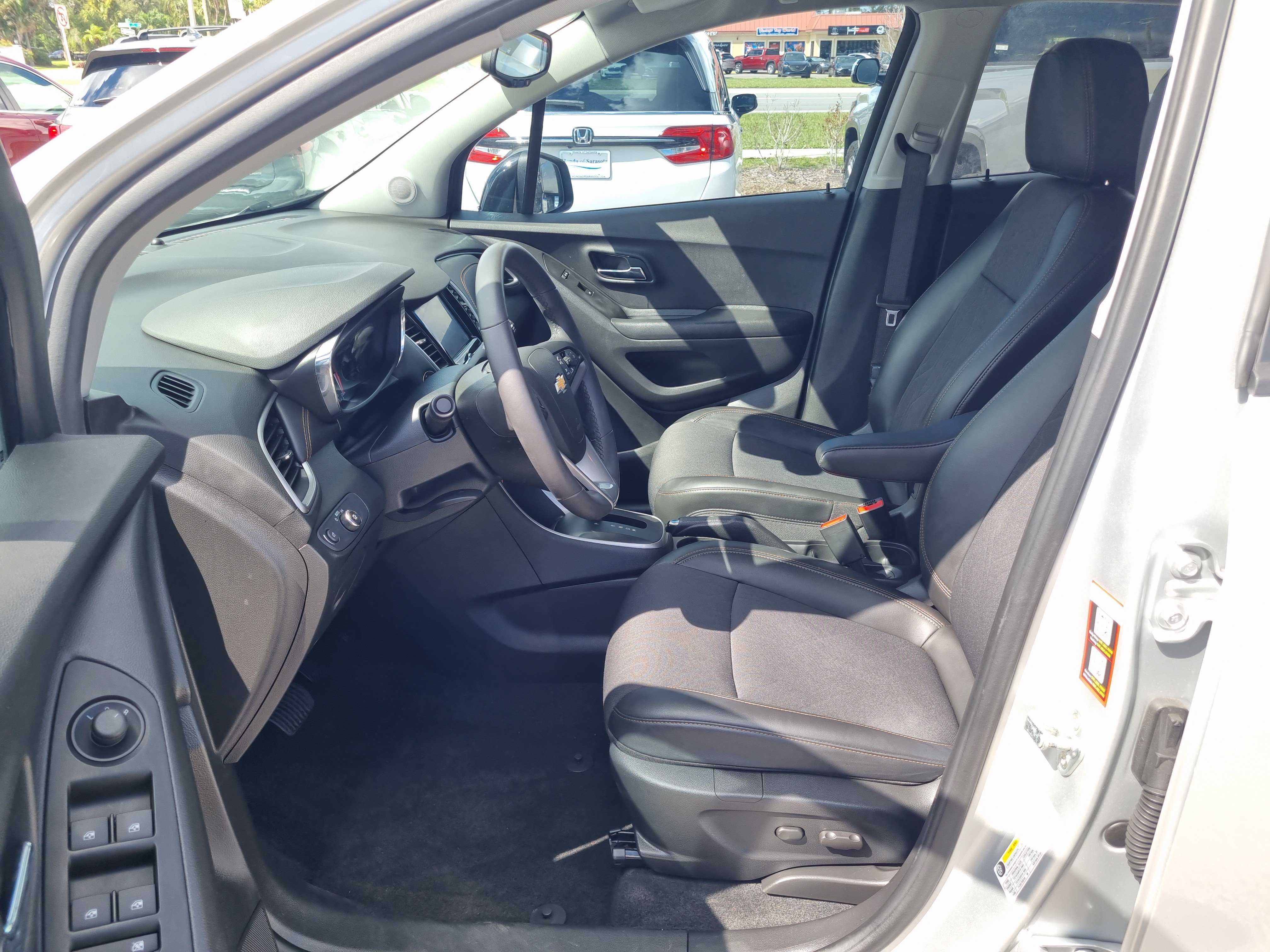 Used 2021 Chevrolet Trax LT w/ Redline Edition FWD image 22