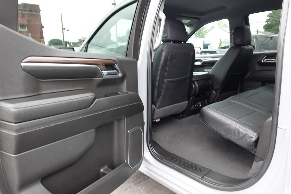 Used 2024 Chevrolet Silverado 1500 LT AWD/4WD image 19