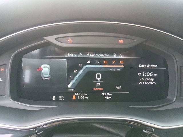 Used 2023 Audi Q8 Premium image 23