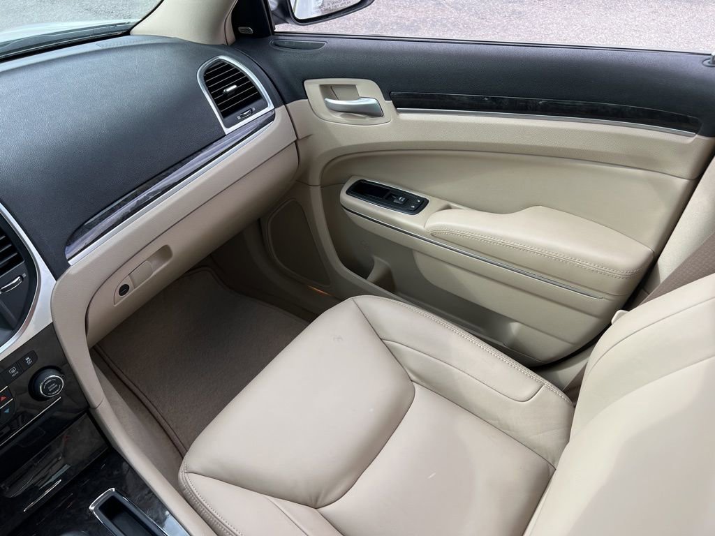 Used 2012 Chrysler 300 Limited image 29