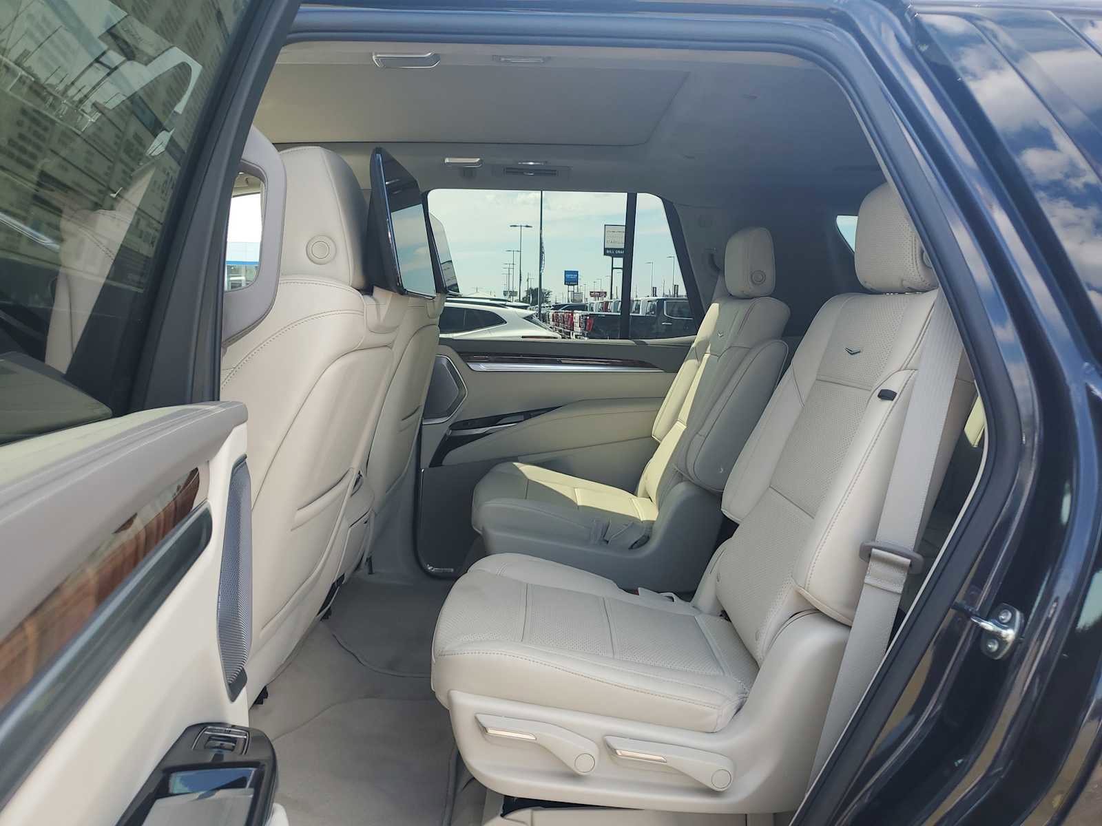 New 2025 Cadillac Escalade Sport Platinum w/ LPO, ONYX Package image 14