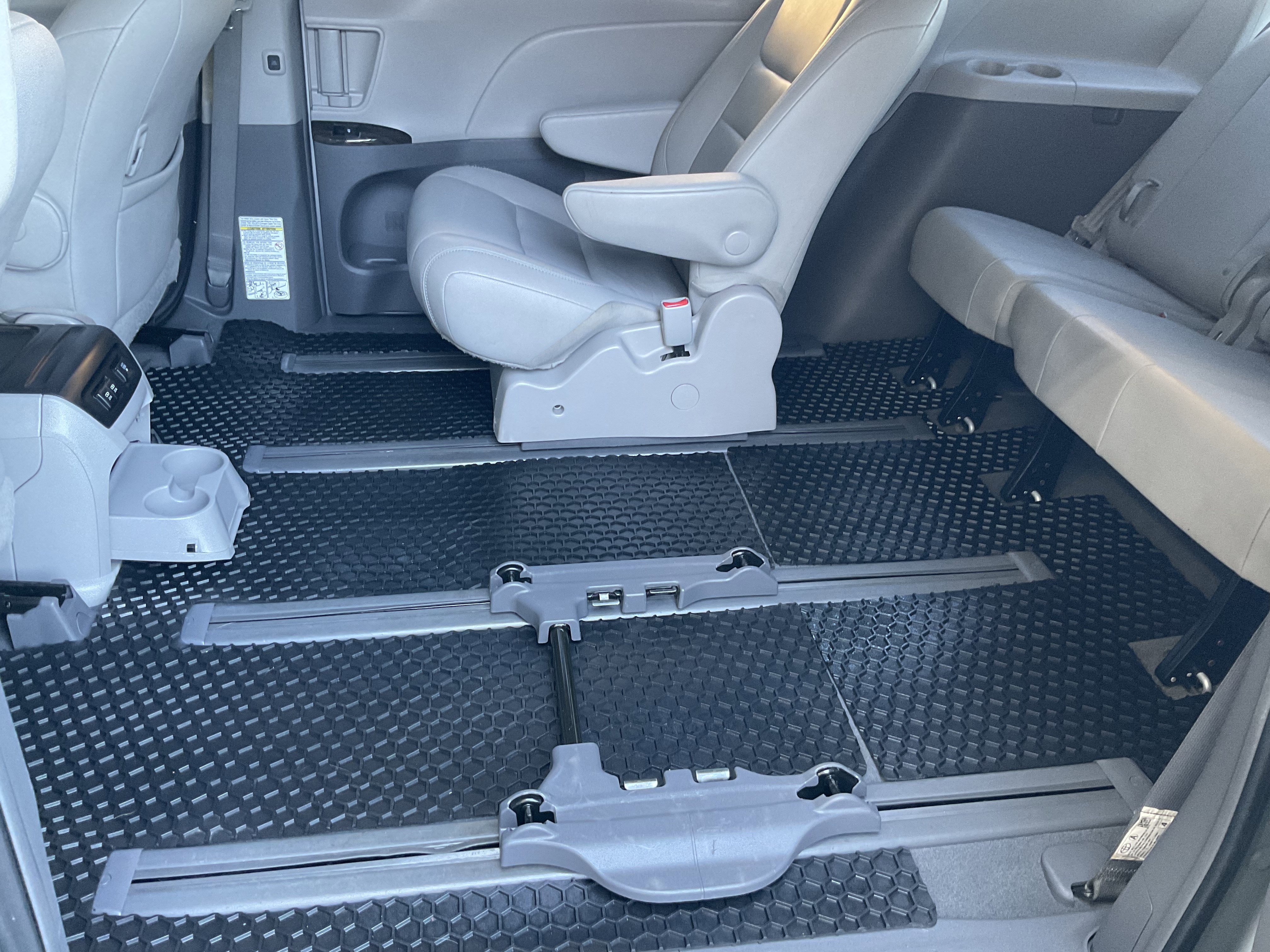 Used 2019 Toyota Sienna XLE w/ XLE Navigation Package AWD/4WD image 43