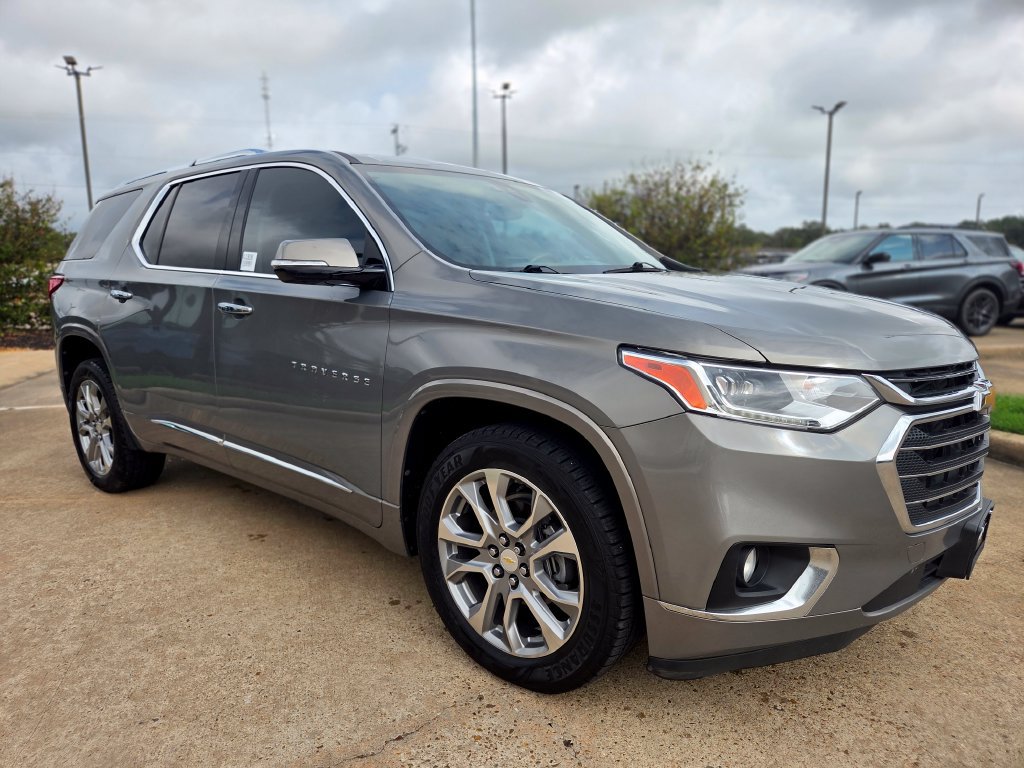 Used 2019 Chevrolet Traverse Premier w/ LPO, Cargo Package AWD/4WD image 3