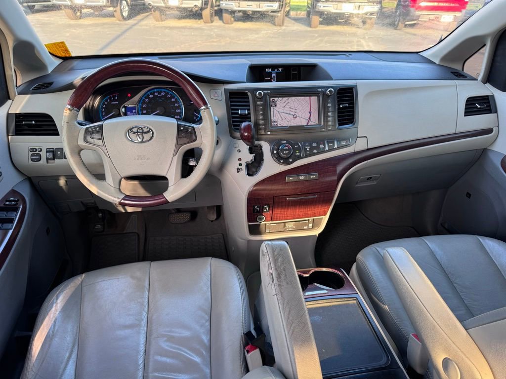 Used 2012 Toyota Sienna Limited w/ Premium Pkg image 5