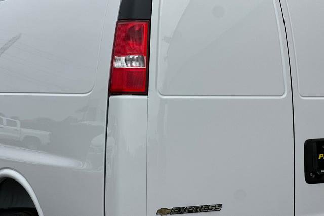 New 2026 Chevrolet Express 2500 w/ Driver Convenience Package RWD image 28