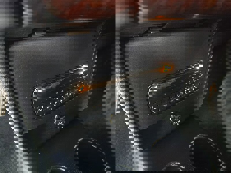 Used 2003 Chrysler Sebring Limited image 24