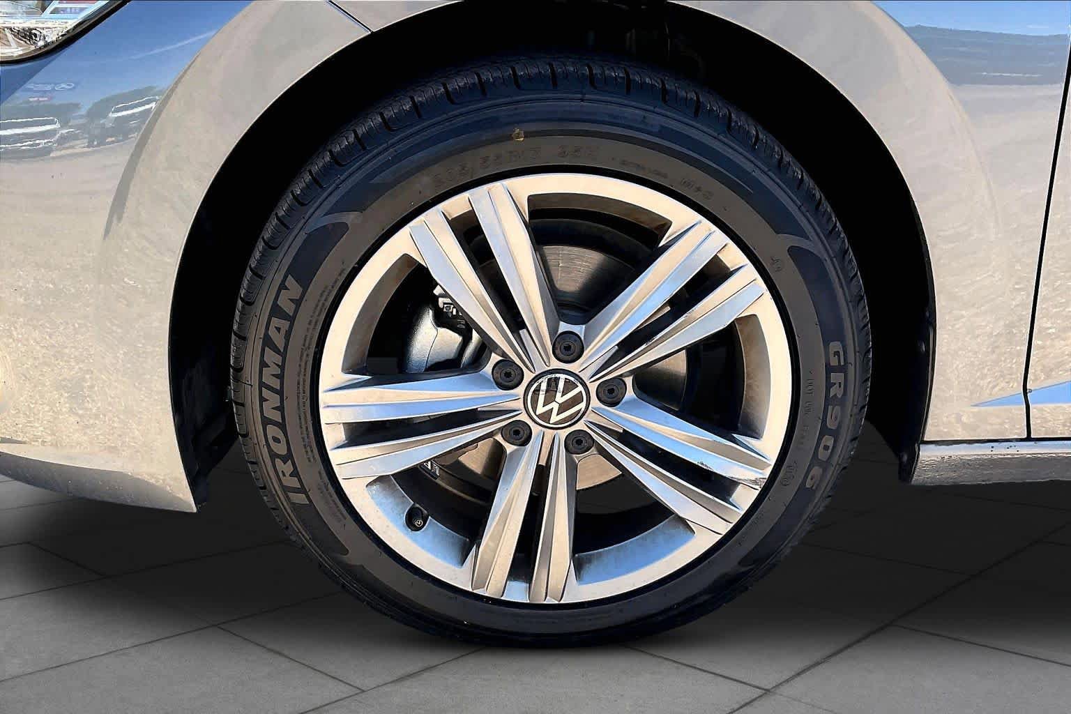 Used 2024 Volkswagen Jetta SE FWD image 11