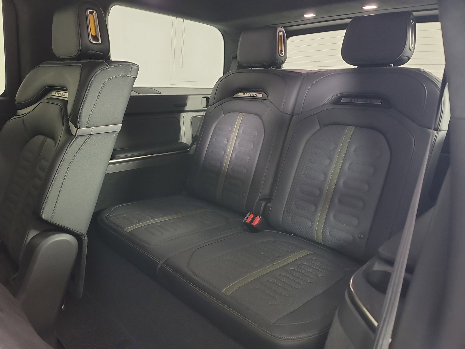 Used 2024 Rivian R1S Adventure AWD/4WD image 22