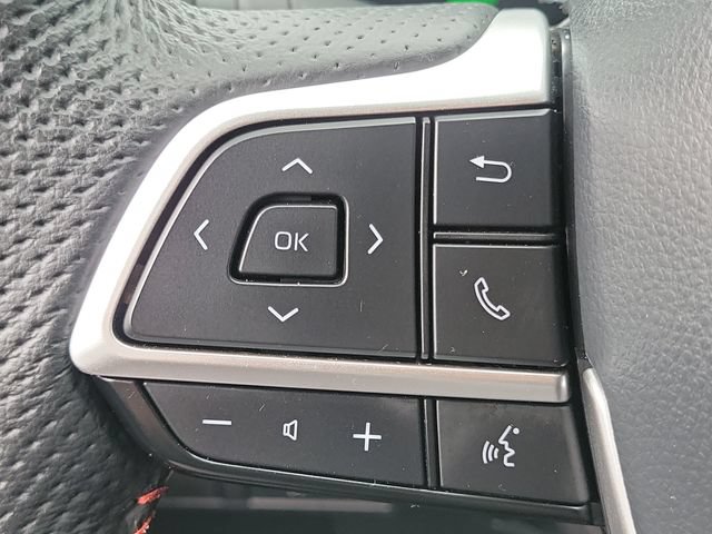 Used 2025 Toyota Sienna XSE FWD image 8