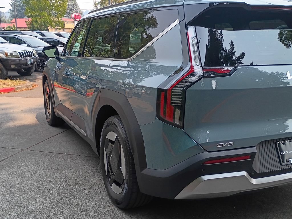 Certified 2024 Kia EV9 Wind AWD/4WD image 6