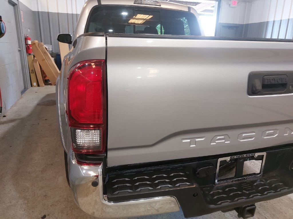 Used 2018 Toyota Tacoma SR5 RWD image 33