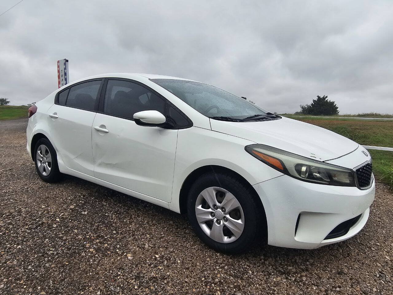 Used 2017 Kia Forte LX FWD image 5