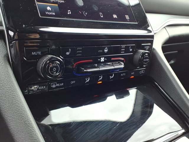 Used 2023 Jeep Grand Cherokee L Laredo image 14