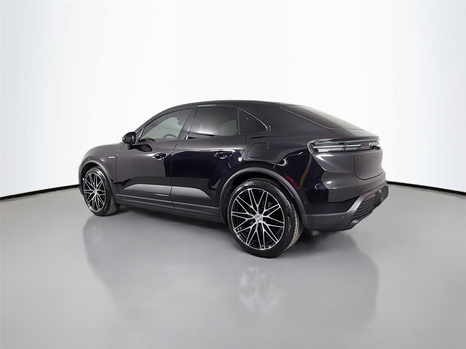 Certified 2026 Porsche Macan 4 Electric RWD image 3