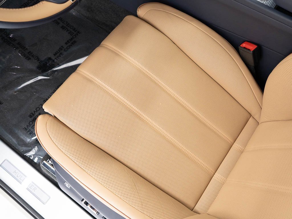 Certified 2025 Bentley Bentayga Extended Wheelbase image 19