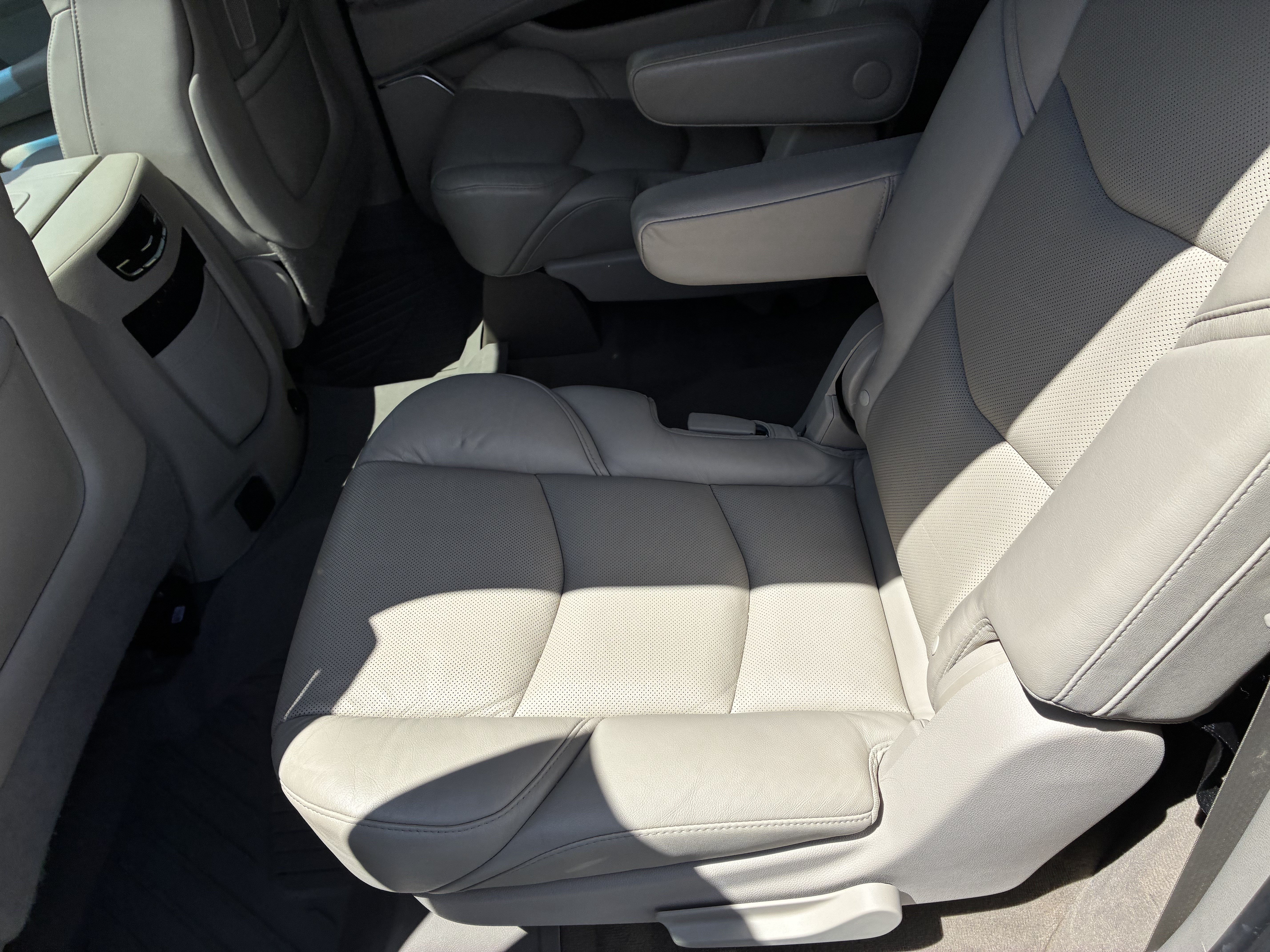 Used 2019 Cadillac Escalade ESV Premium Luxury AWD/4WD image 15