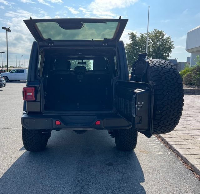Certified 2018 Jeep Wrangler Unlimited Sahara AWD/4WD image 22