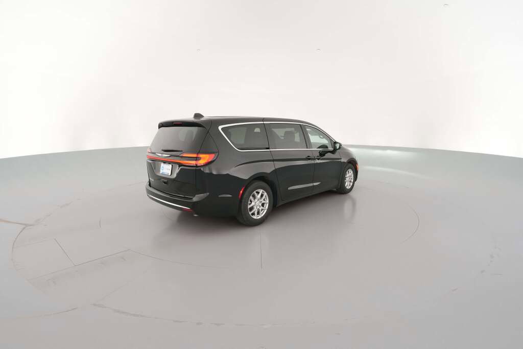 New 2026 Chrysler Pacifica Select image 12