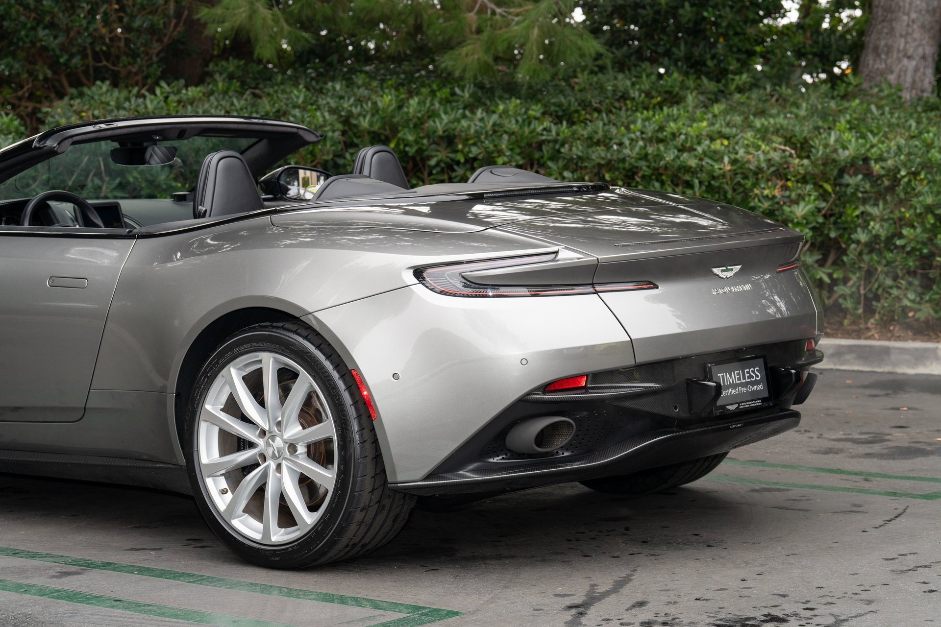 Used 2019 Aston Martin DB11 Volante image 12