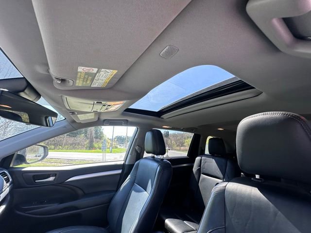 Used 2018 Toyota Highlander XLE AWD/4WD image 12