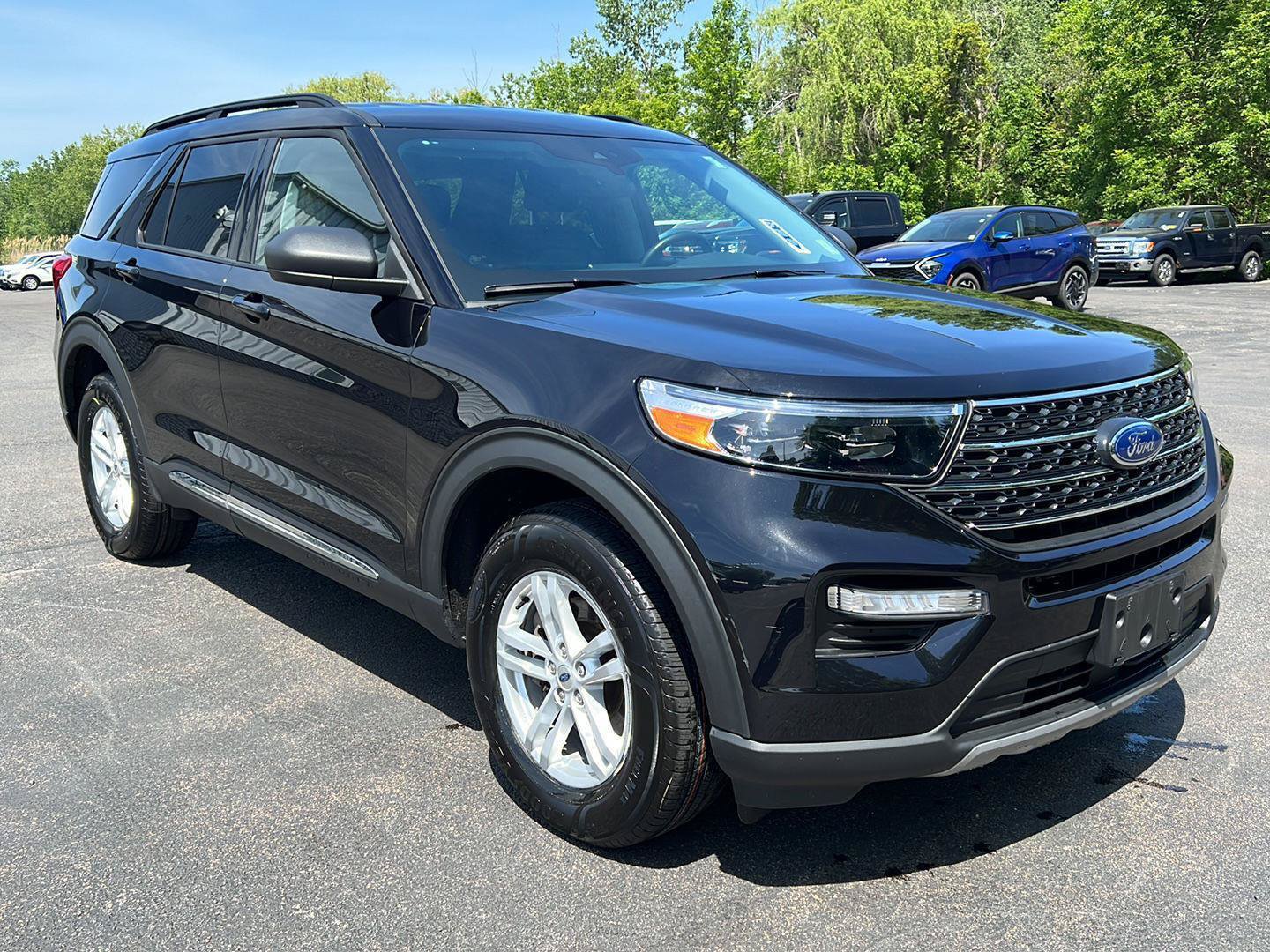 Used 2023 Ford Explorer XLT w/ Equipment Group 202A AWD/4WD image 24