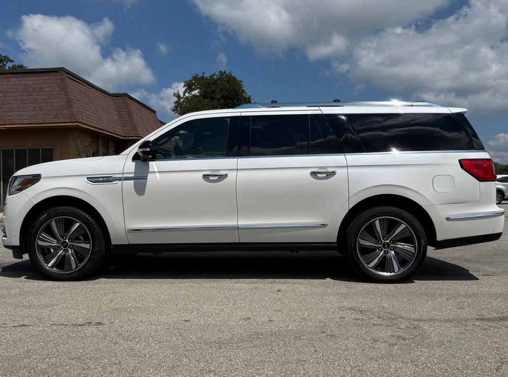 Used 2019 Lincoln Navigator L Reserve AWD/4WD image 2