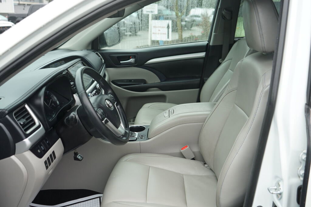 Used 2017 Toyota Highlander XLE image 10