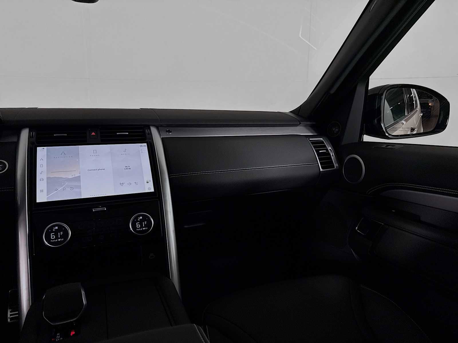 New 2025 Land Rover Discovery Dynamic SE image 31