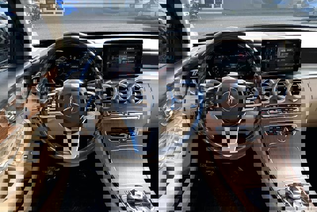 Used 2021 Mercedes-Benz C 300 4MATIC Sedan image 4