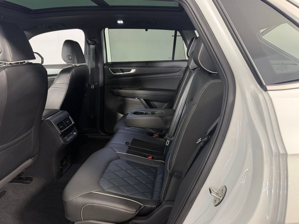 Used 2024 Volkswagen Atlas Cross Sport SEL Premium R-Line AWD/4WD image 26