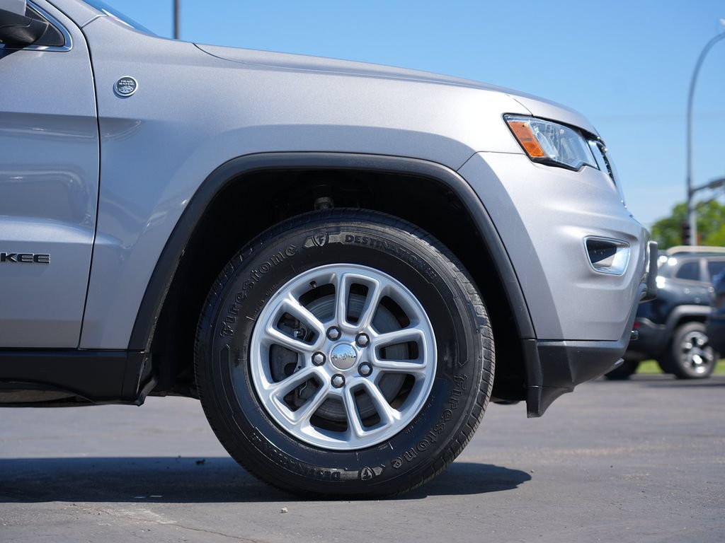 Used 2019 Jeep Grand Cherokee Laredo AWD/4WD image 11